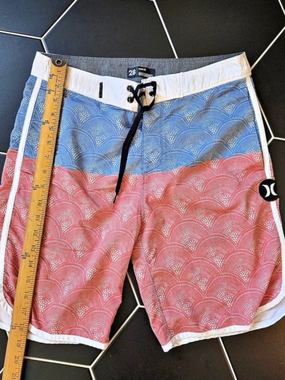 Hurley Men's Patterned Board Shorts Waist 28 Like New